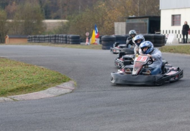 Kartfahren in Correze 